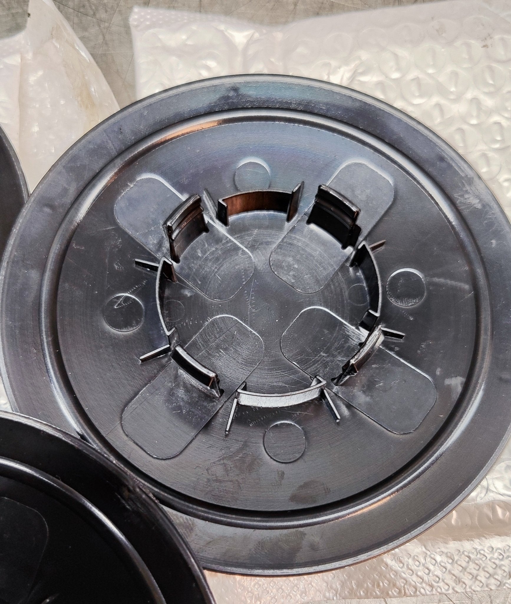 Coppetta coprimozzo copriruota nera con logo Fiat 500 - Debiautomotive