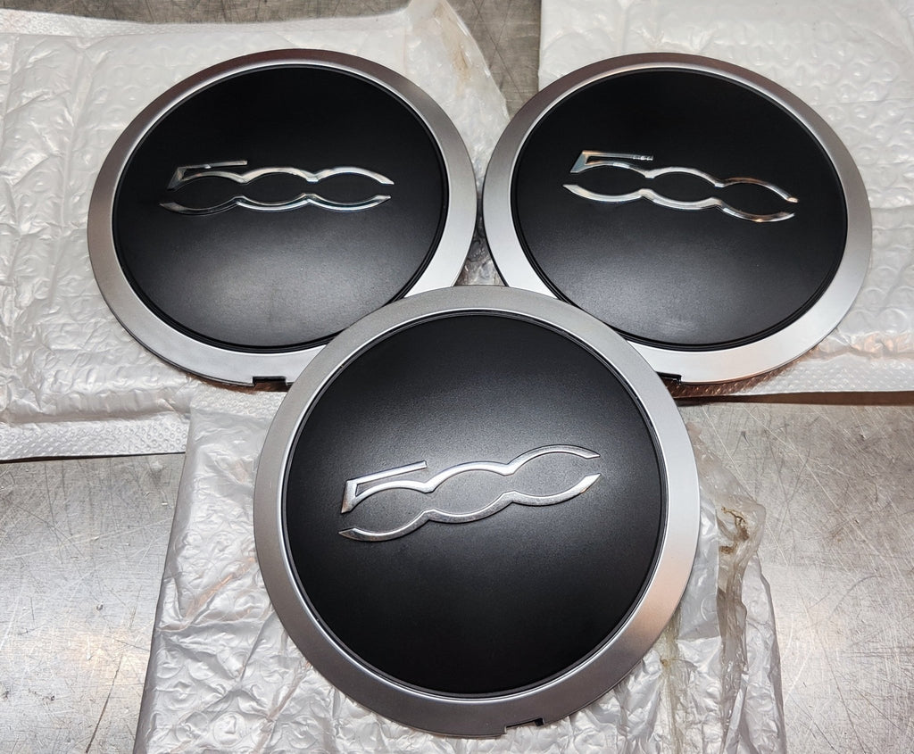 Coppetta coprimozzo copriruota nera con logo Fiat 500 - Debiautomotive