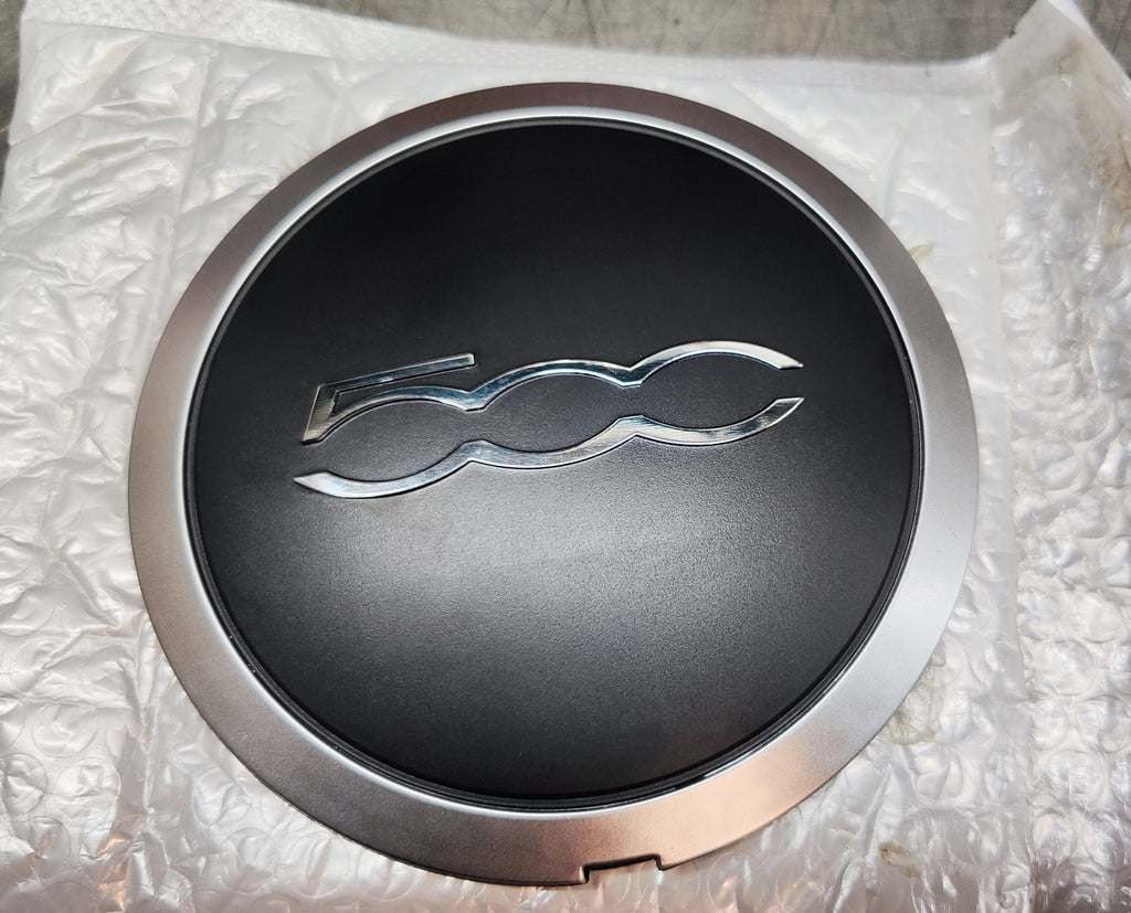 Coppetta coprimozzo copriruota nera con logo Fiat 500 - Debiautomotive