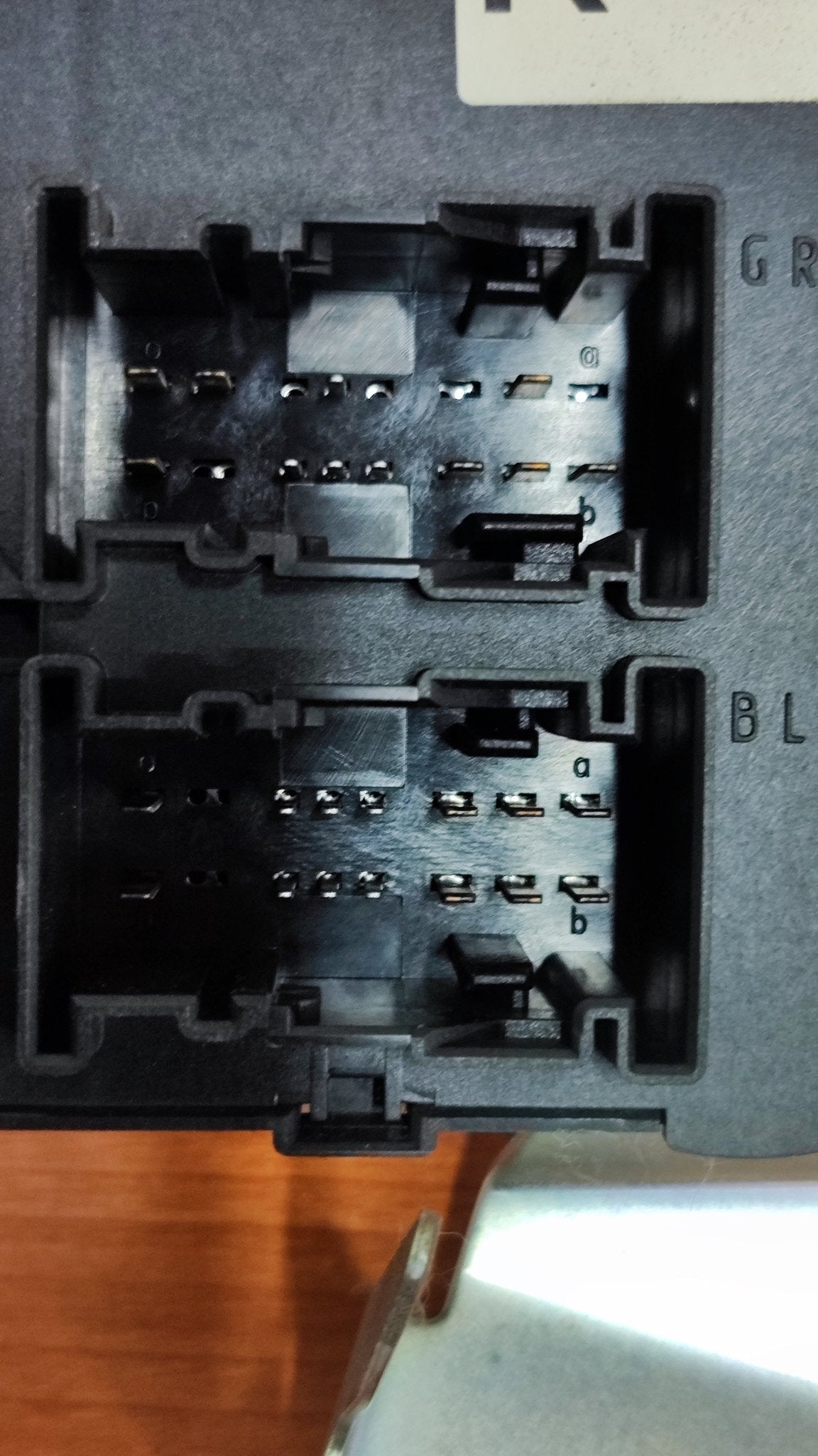 DL40 - 67560 - B 040020055301 Centralina body computer Mazda 2 - Debiautomotive