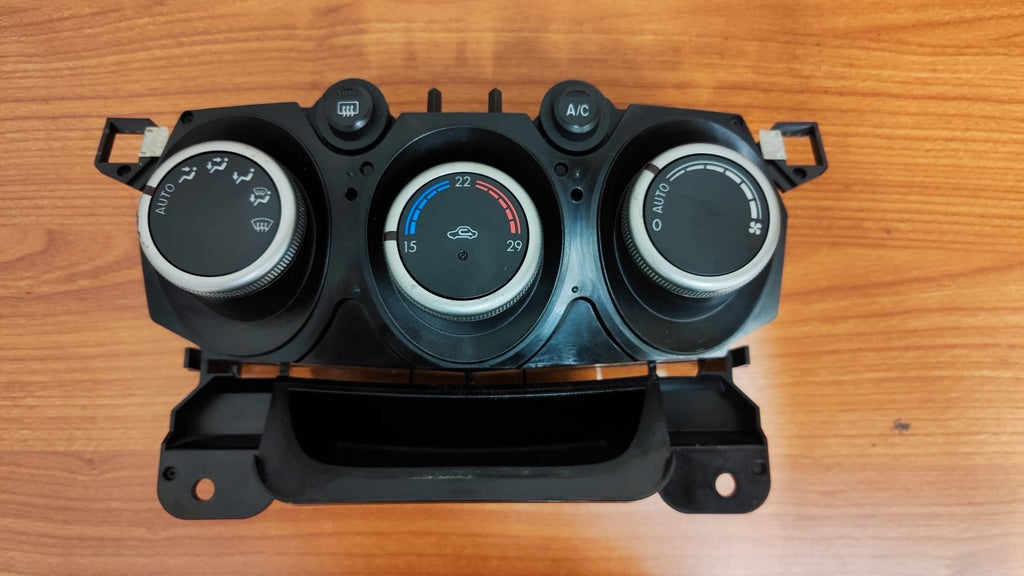 DL4061190A Centralina comandi clima Mazda 2 - Debiautomotive