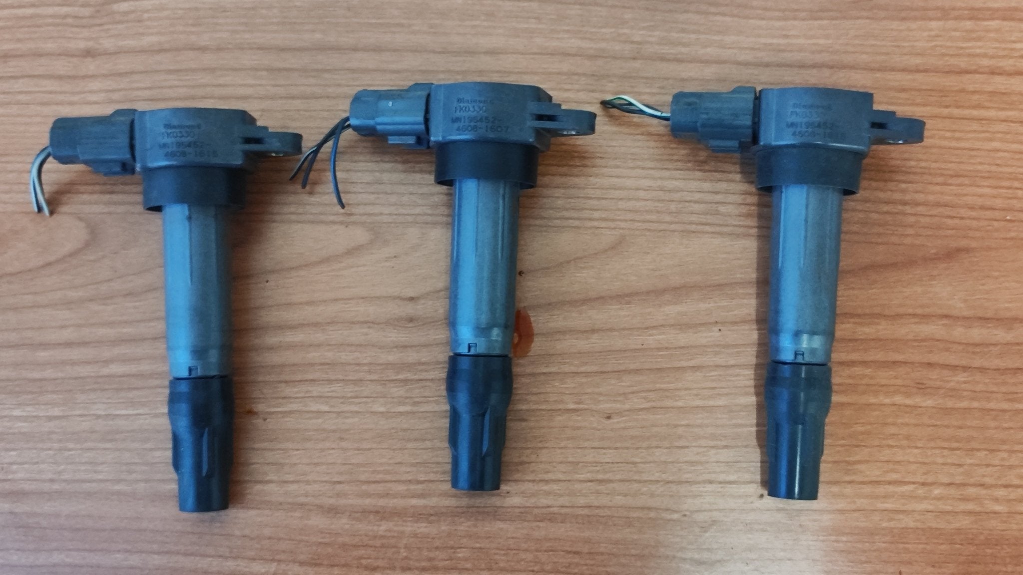 MN195452 - 4808 - 1615/1607 3 bobine di accensione Smart ForFour W454 - Debiautomotive