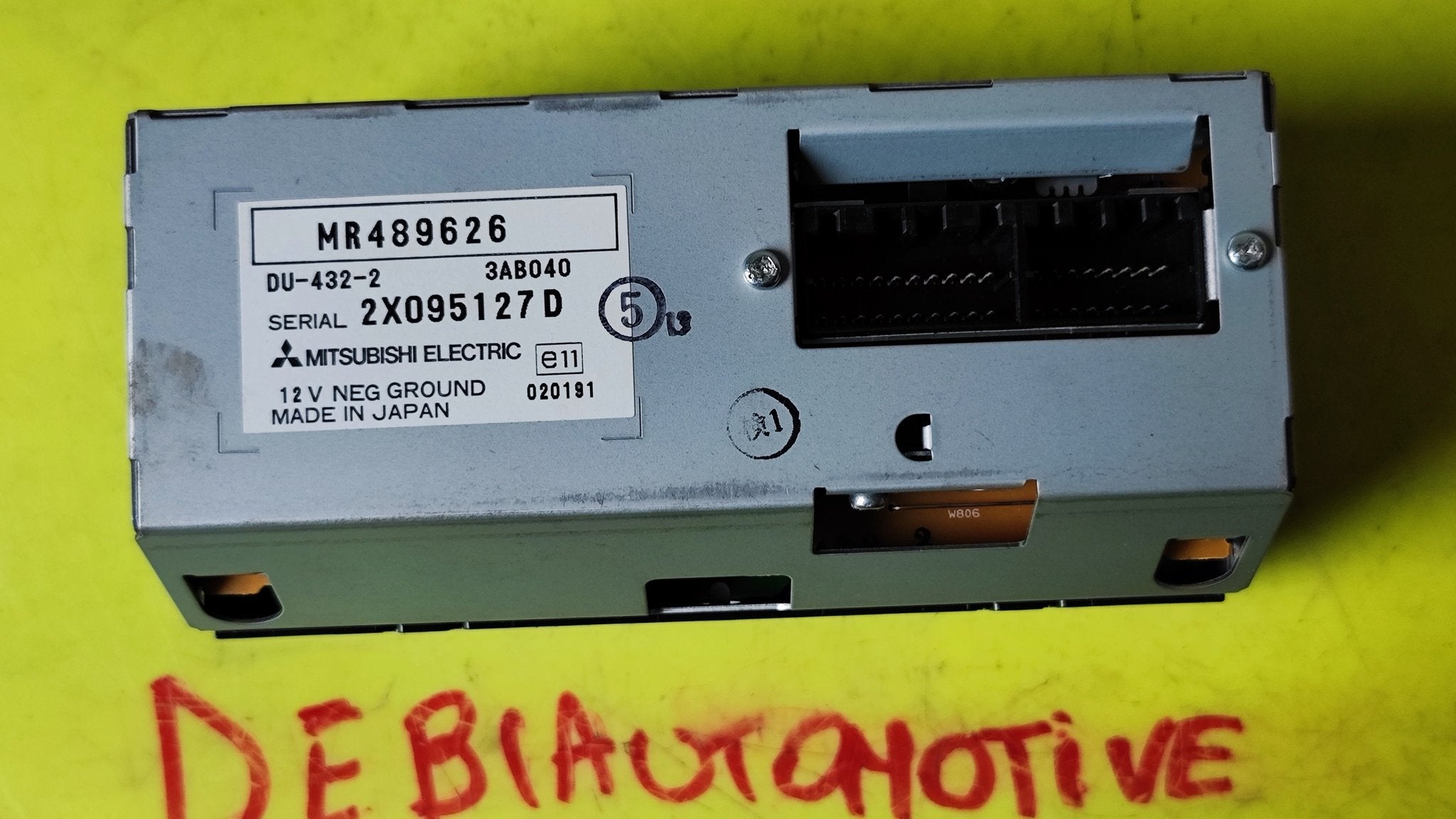 MR489626 Monitor display Mitsubishi Space Runner Space Wagon - Debiautomotive