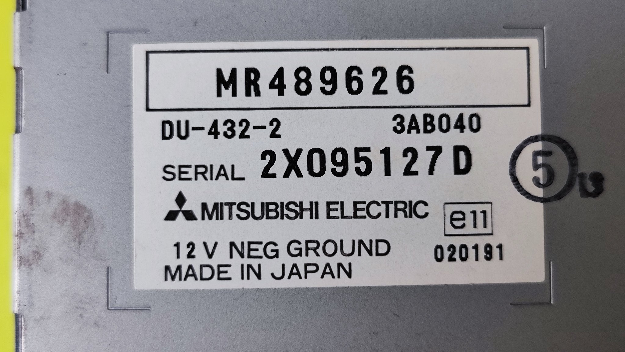 MR489626 Monitor display Mitsubishi Space Runner Space Wagon - Debiautomotive