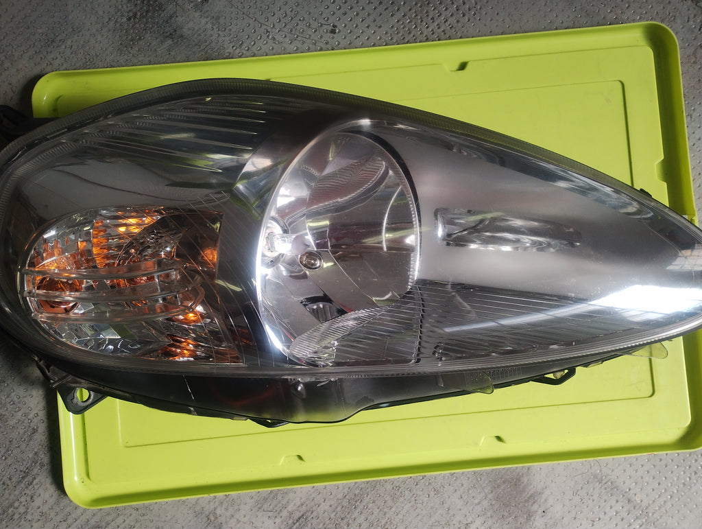 fanale anteriore destro Fiat Punto connettore bianco 712451801129