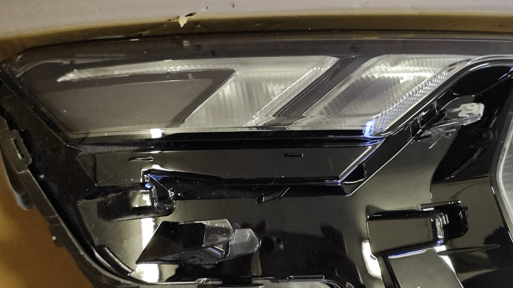 R2X6 - 13E014 - AF Fanale anteriore destro Ford Tourneo Courier - Debiautomotive